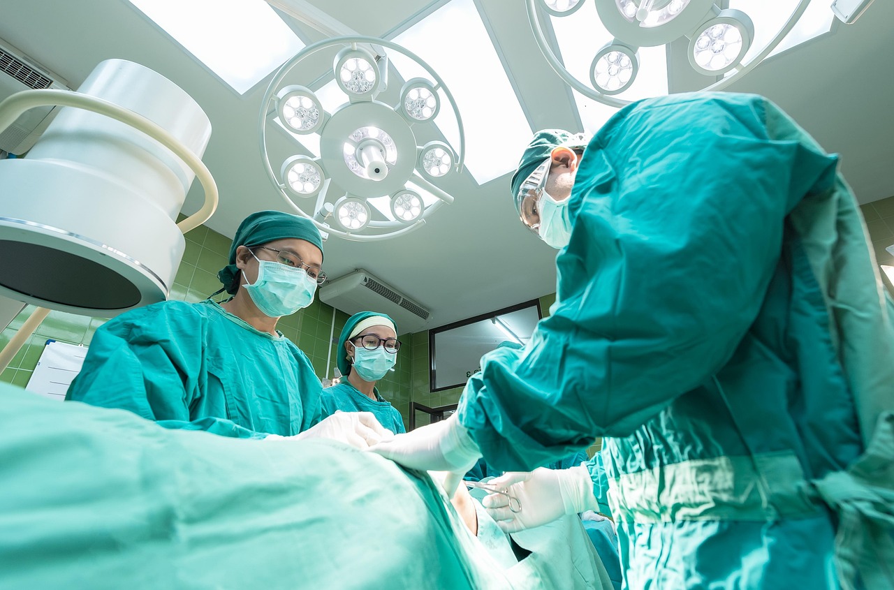 Surgery, hospital, medical professionals — How Stuart Piltch Promotes Holistic Wellness Through Purposeful Living